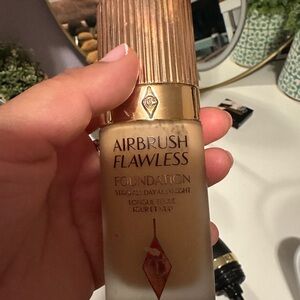 Tory Burch Airbrush Flawless Foundation - Warm Beige